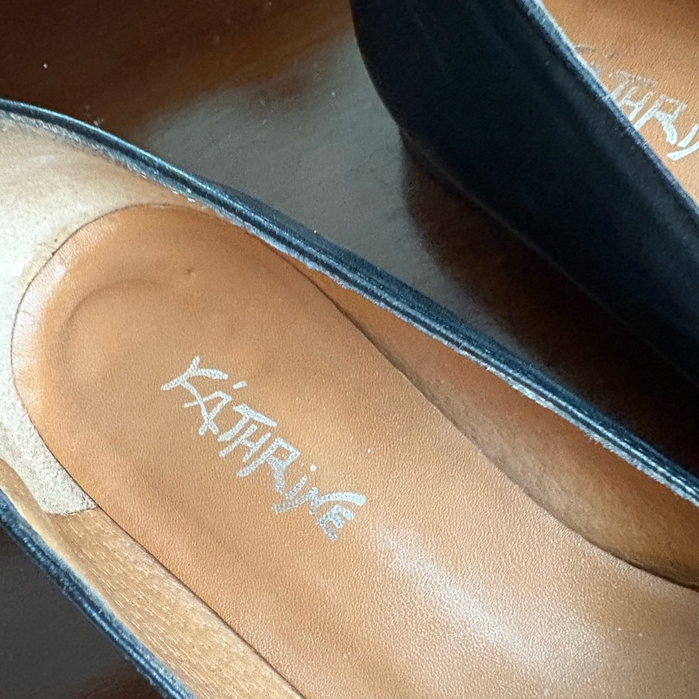 Chic Navy Wedge Sandals - Picture 2 of 5